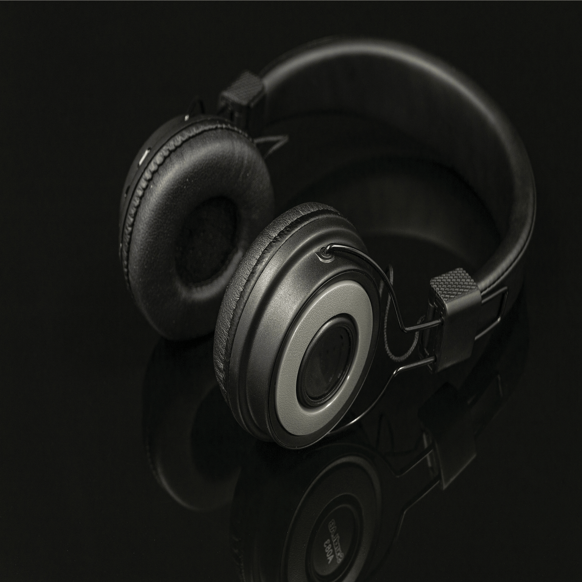 headphones flat view