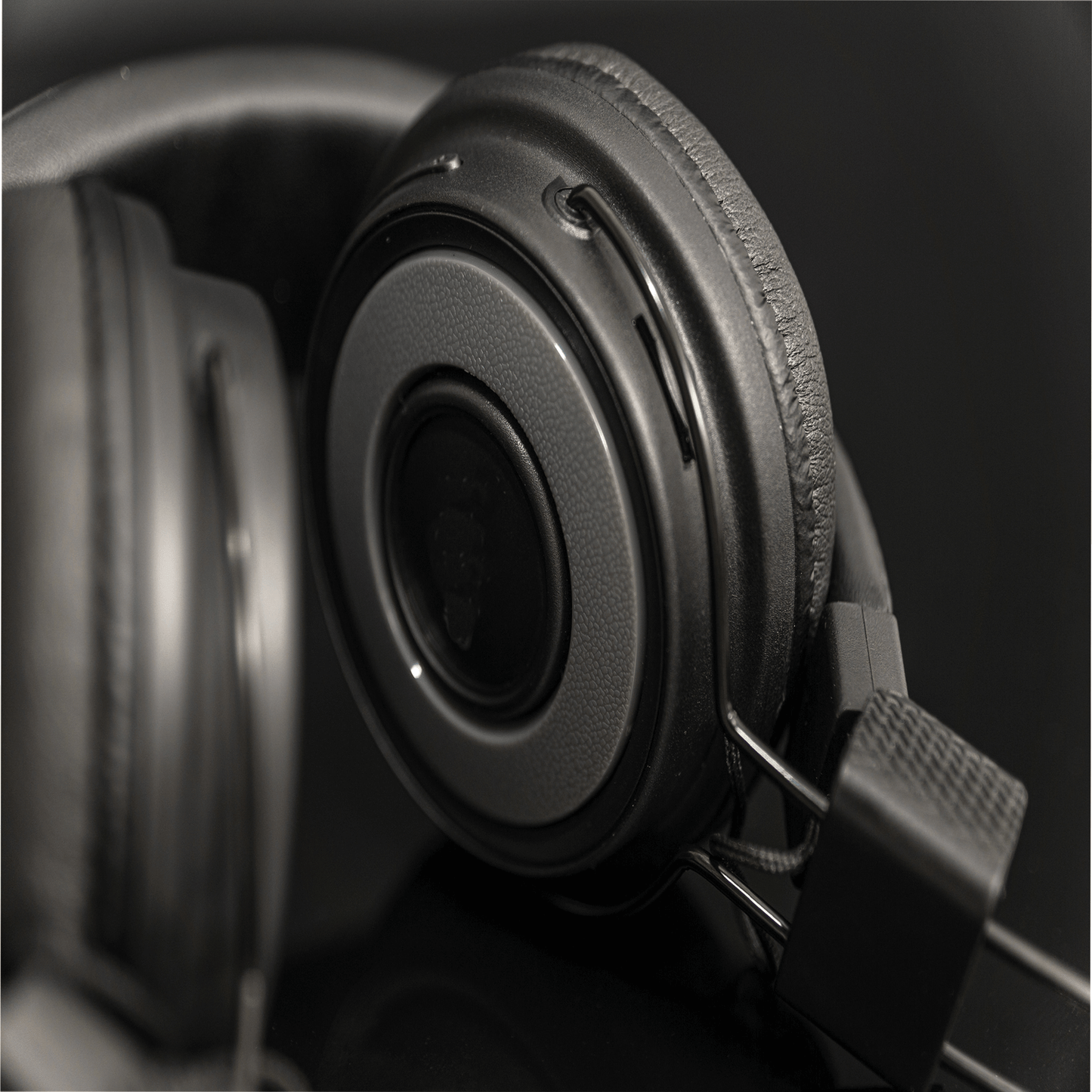 ear cup connection side view